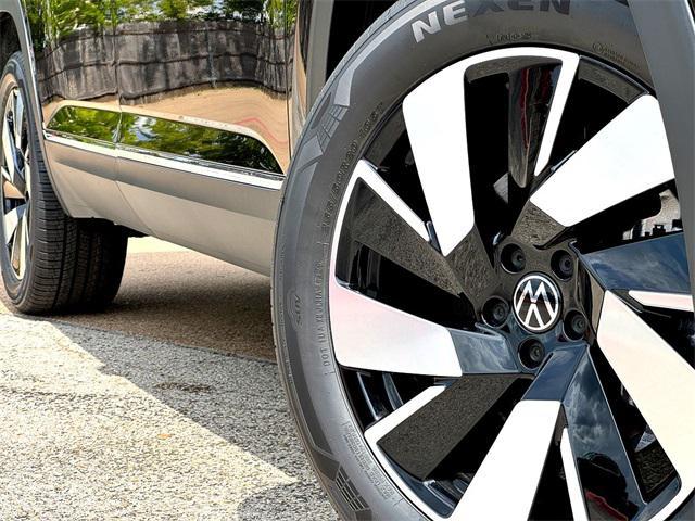 new 2026 Volkswagen Atlas Cross Sport car, priced at $50,684