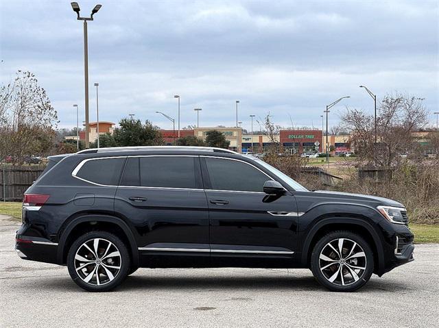 new 2025 Volkswagen Atlas car, priced at $52,646