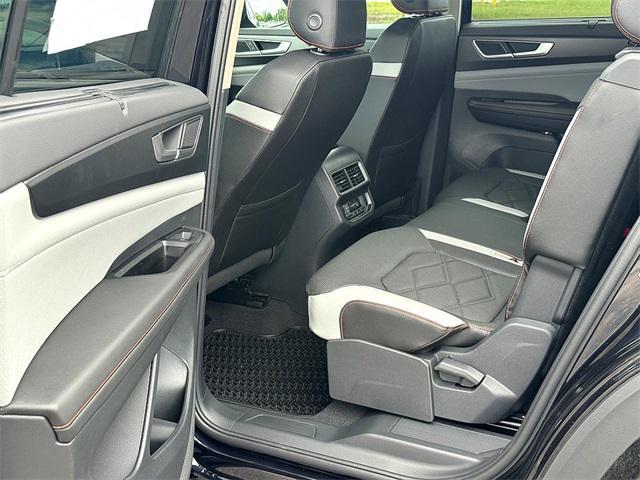 new 2025 Volkswagen Atlas car, priced at $47,306