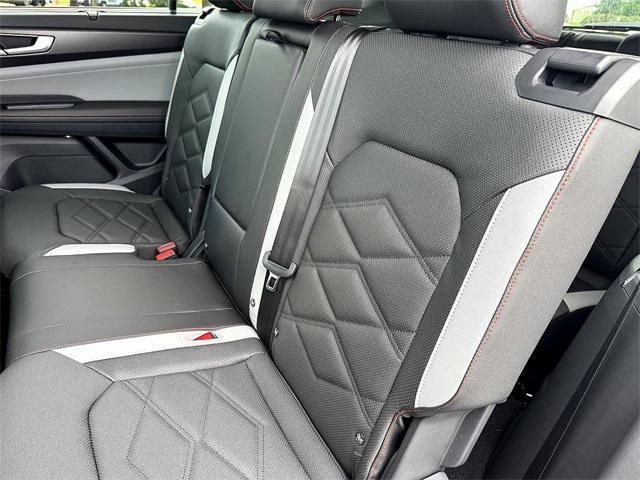 new 2025 Volkswagen Atlas car, priced at $47,306
