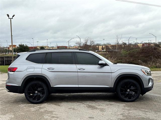 new 2025 Volkswagen Atlas car, priced at $43,988