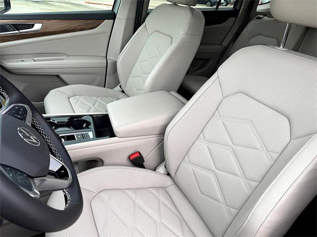 new 2025 Volkswagen Atlas car, priced at $43,988