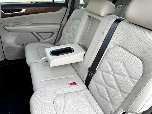 new 2025 Volkswagen Atlas car, priced at $43,988