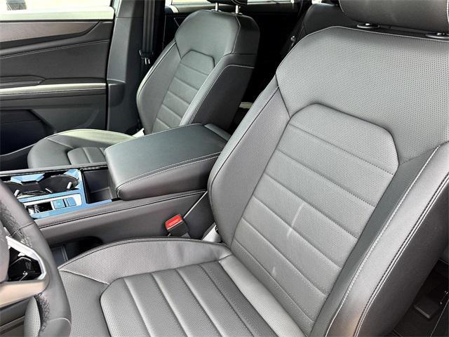 new 2025 Volkswagen Atlas Cross Sport car, priced at $50,996