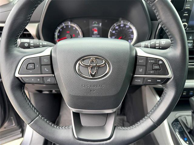 used 2022 Toyota Highlander car, priced at $30,897