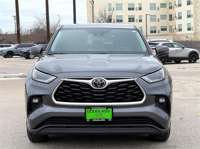 used 2022 Toyota Highlander car, priced at $30,897