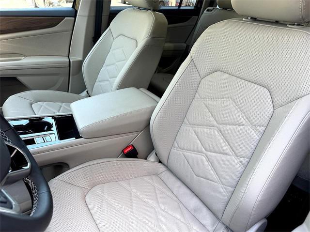 new 2025 Volkswagen Atlas car, priced at $44,194