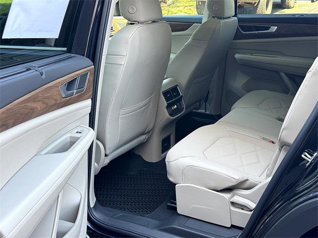 new 2025 Volkswagen Atlas car, priced at $44,194