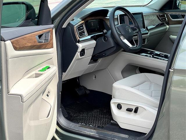 new 2025 Volkswagen Atlas car, priced at $44,121