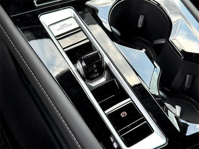 new 2025 Volkswagen Atlas car, priced at $54,984