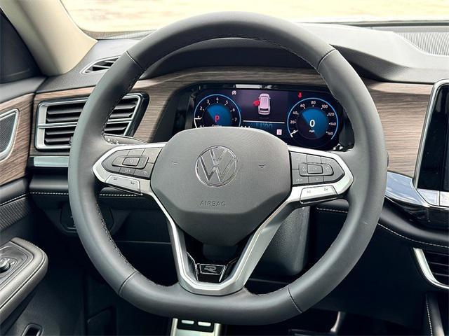 new 2025 Volkswagen Atlas car, priced at $54,984