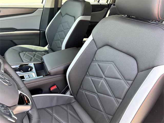 new 2025 Volkswagen Atlas car, priced at $44,675