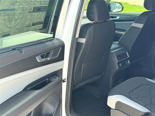 new 2025 Volkswagen Atlas car, priced at $44,675
