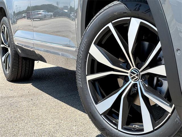 new 2025 Volkswagen Atlas Cross Sport car, priced at $53,301