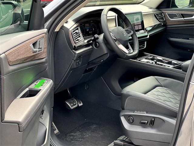 new 2025 Volkswagen Atlas car, priced at $54,344