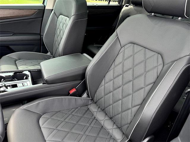 new 2025 Volkswagen Atlas car, priced at $54,344