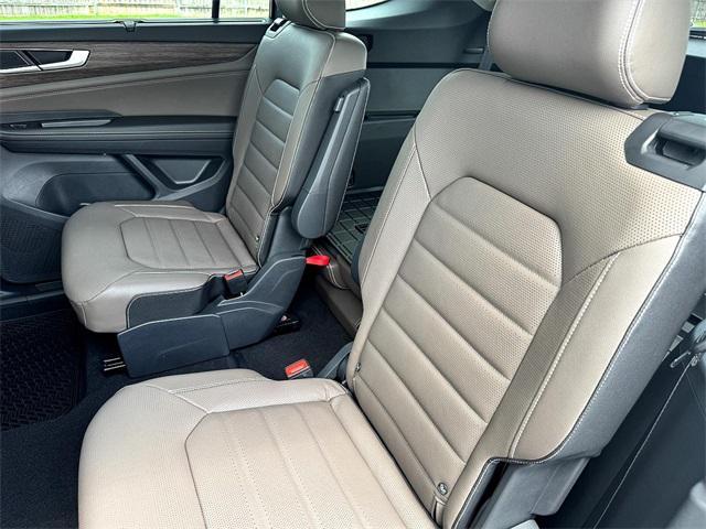 new 2025 Volkswagen Atlas car, priced at $48,174