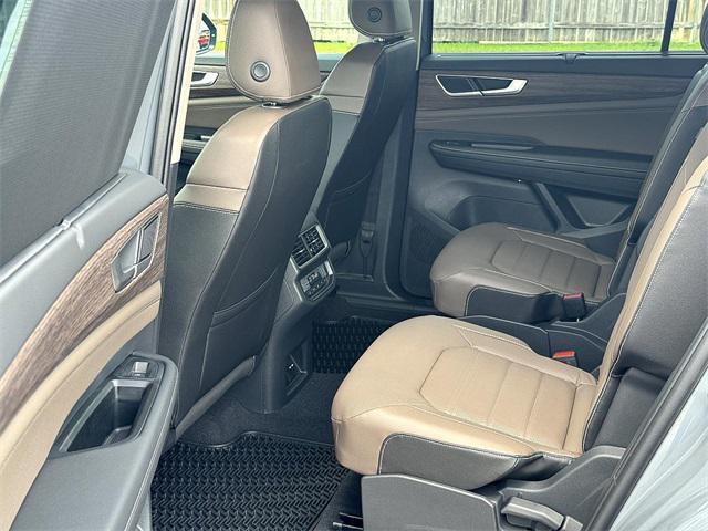 new 2025 Volkswagen Atlas car, priced at $48,174