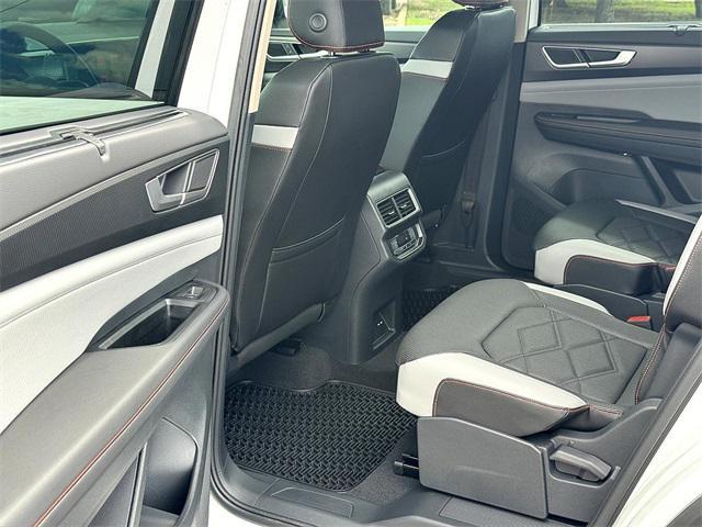 new 2025 Volkswagen Atlas car, priced at $48,001