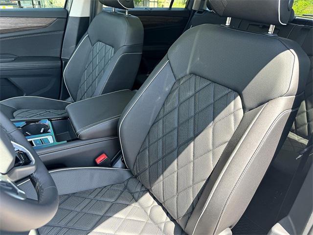 new 2025 Volkswagen Atlas car, priced at $55,299
