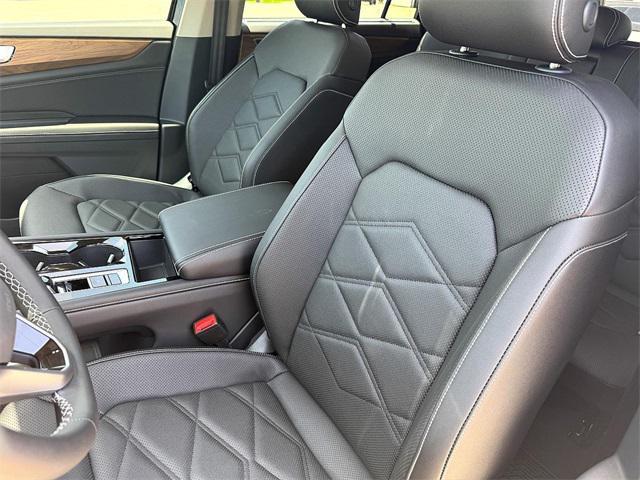 new 2025 Volkswagen Atlas car, priced at $40,956