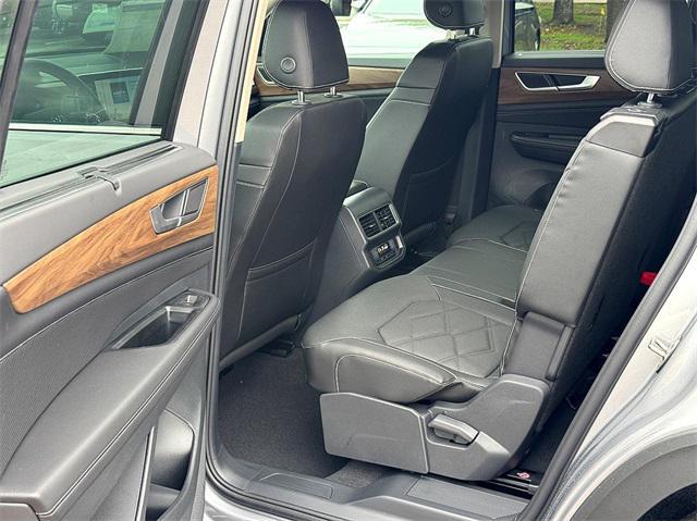 new 2025 Volkswagen Atlas car, priced at $42,821