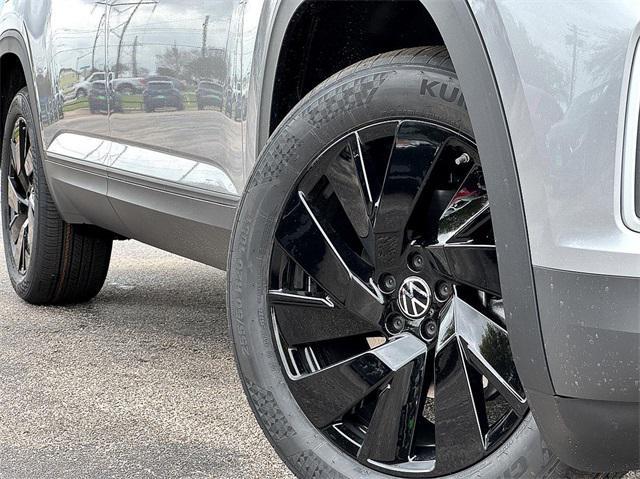 new 2025 Volkswagen Atlas car, priced at $42,821