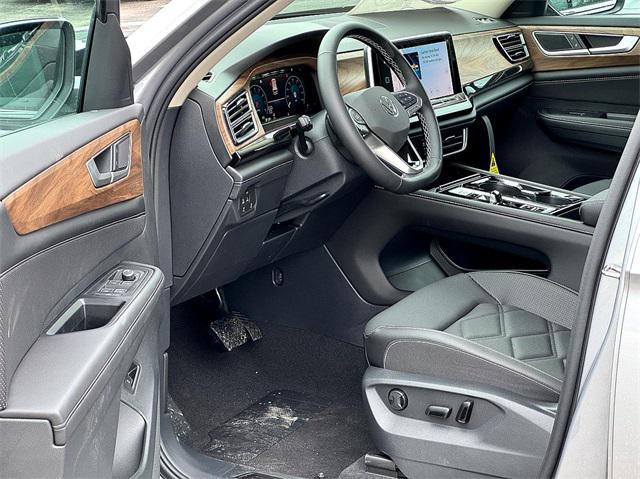 new 2025 Volkswagen Atlas car, priced at $42,821