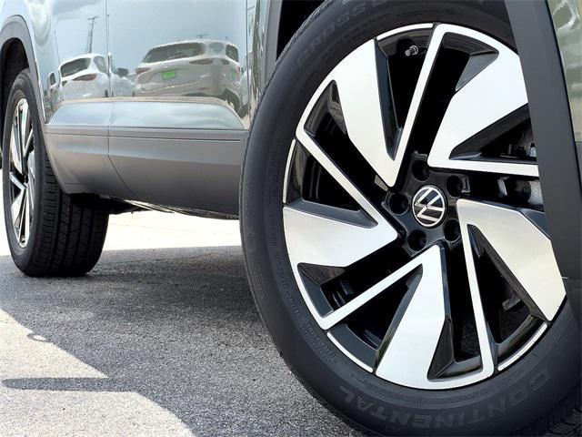 new 2025 Volkswagen Atlas car, priced at $41,594