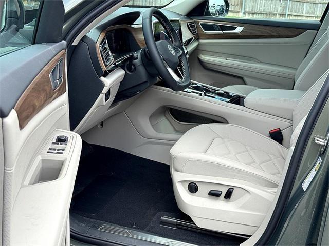 new 2025 Volkswagen Atlas car, priced at $41,594