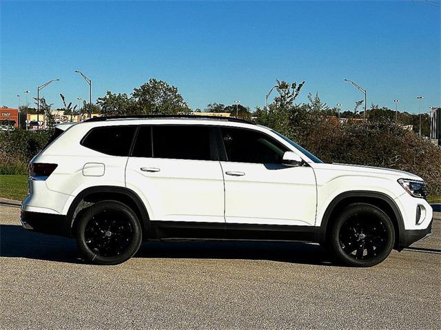 new 2024 Volkswagen Atlas car, priced at $38,888