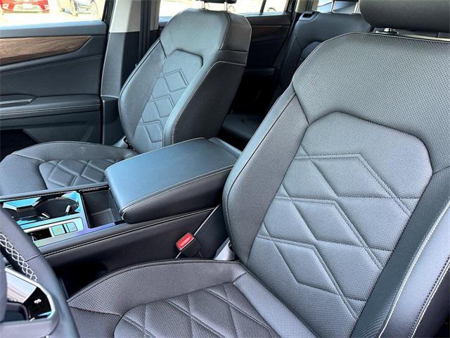 new 2025 Volkswagen Atlas car, priced at $42,994