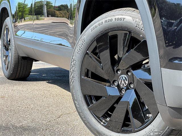 new 2025 Volkswagen Atlas car, priced at $42,994