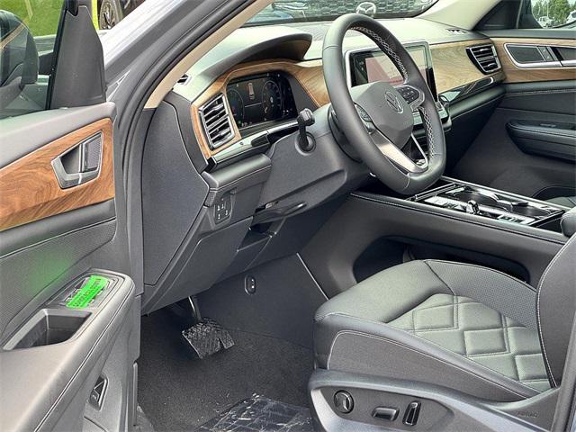 new 2025 Volkswagen Atlas car, priced at $45,889