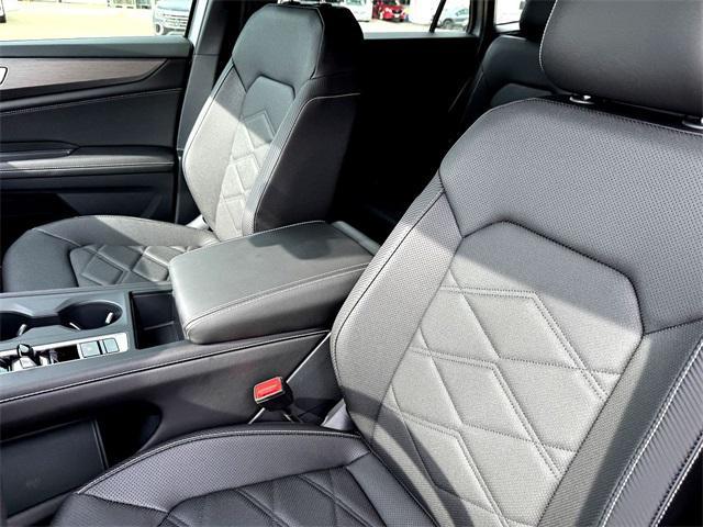 new 2026 Volkswagen Atlas Cross Sport car, priced at $40,401