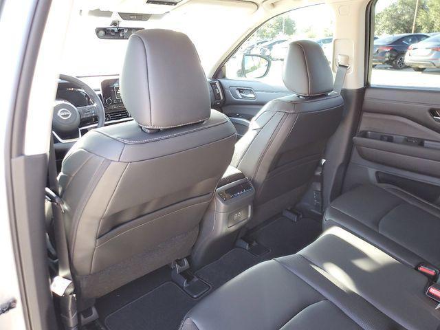 new 2025 Nissan Pathfinder car, priced at $44,077