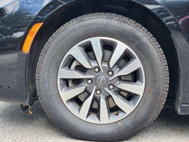 used 2024 Chrysler Pacifica Hybrid car, priced at $29,995