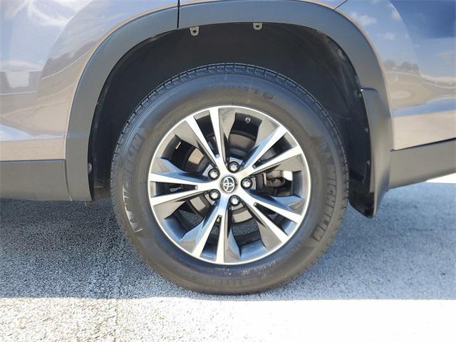 used 2019 Toyota Highlander car, priced at $22,387