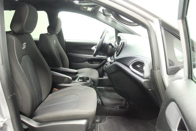 used 2021 Chrysler Pacifica Hybrid car, priced at $29,962