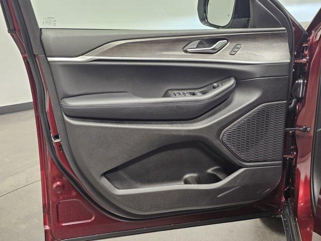 new 2025 Jeep Grand Cherokee car, priced at $50,120