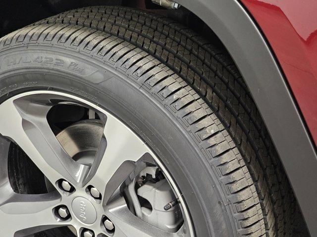 new 2025 Jeep Grand Cherokee car, priced at $50,120