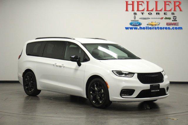 used 2024 Chrysler Pacifica car, priced at $35,462