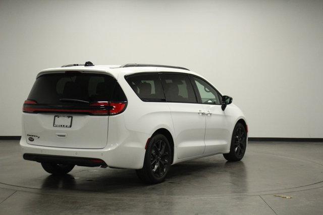 used 2024 Chrysler Pacifica car, priced at $35,462