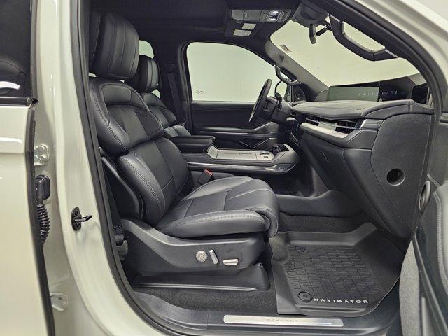 new 2025 Lincoln Navigator car, priced at $110,185
