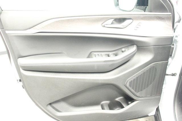 new 2025 Jeep Grand Cherokee car, priced at $50,620