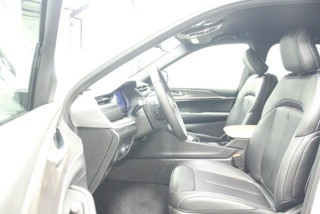 new 2025 Jeep Grand Cherokee car, priced at $50,620