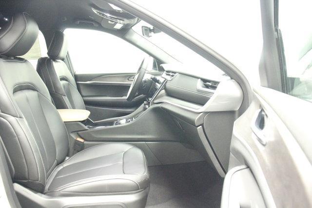 new 2025 Jeep Grand Cherokee car, priced at $50,620
