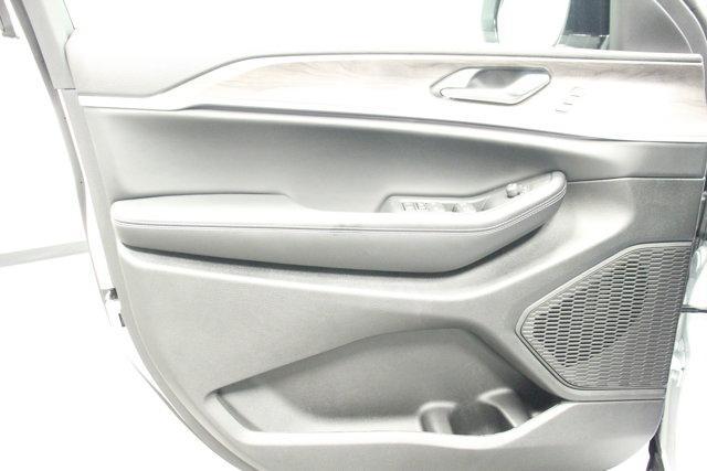new 2025 Jeep Grand Cherokee L car, priced at $51,625