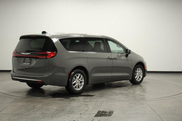 new 2025 Chrysler Pacifica car, priced at $45,920