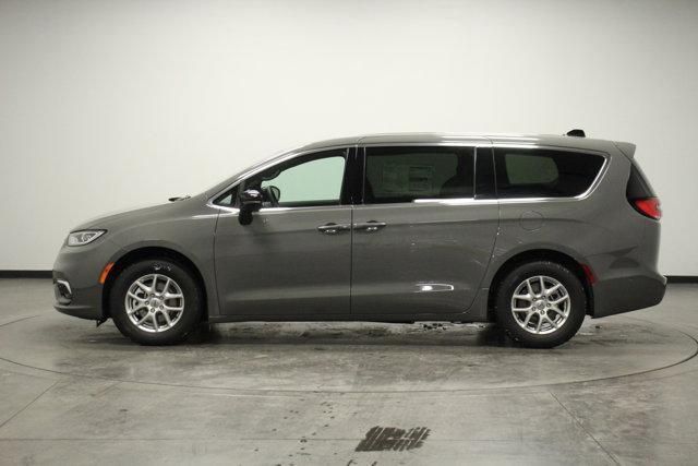 new 2025 Chrysler Pacifica car, priced at $45,920